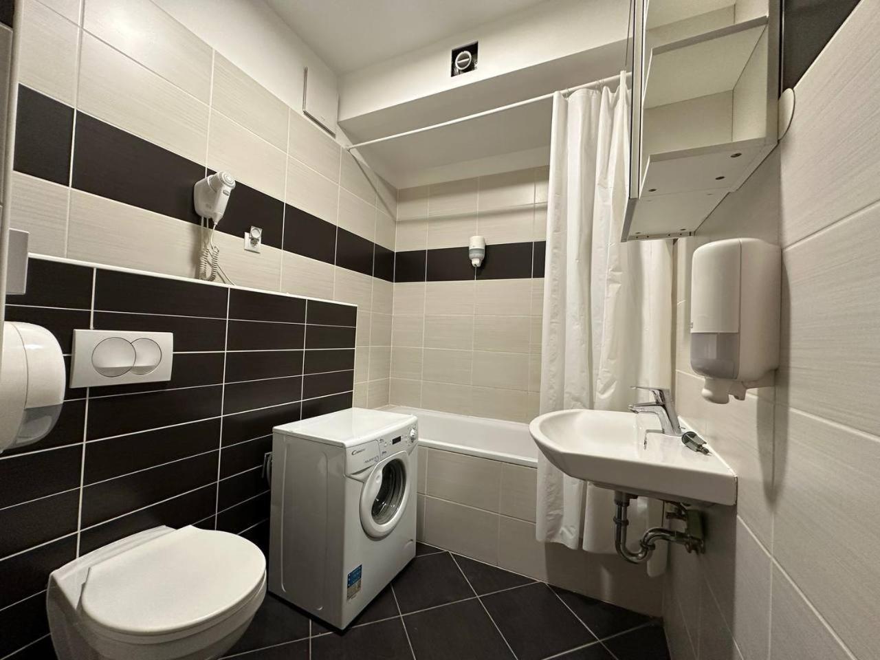 Sun Resort Residential Suite-Free Parking Garage Same Building Budapešť Exteriér fotografie